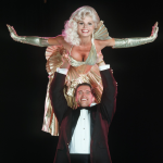 Arnold Schwarzenegger and Loni Anderson in The Jayne Mansfield Story (1980)