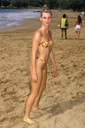 Nicolette Sheridan proved that a dramatic high rise bottom continued as the '80s wore on.
